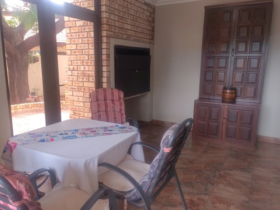 4 Bedroom Property for Sale in Rhodesdene Northern Cape